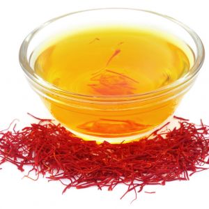 دم کردن زعفران با یخ یا آب جوش