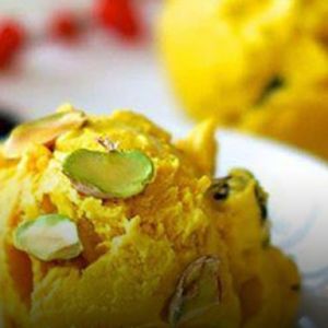 طرز تهیه بستنی زعفرانی به همراه خامه خشک