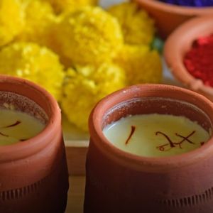 طرز تهیه شیر زعفران بسیار خوشمزه و مقوی+ خواص شیر زعفران