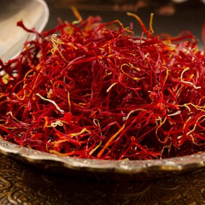 علائم مسمومیت با زعفران | چه زمانی باید به پزشک مراجعه کرد؟