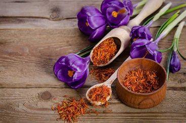 در چه مواردی خوردن زعفران می‌تواند برای افراد مضر باشد؟